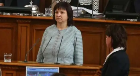 Дариткова спасява задавила се депутатка от ГЕРБ в залата