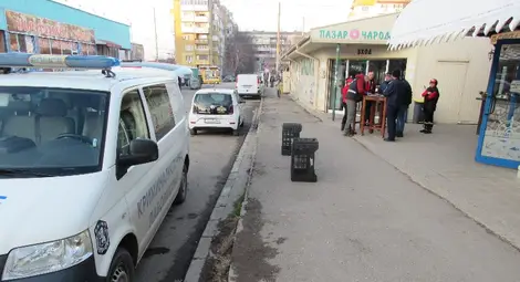 След запой от сутринта: Мутито заби нож в главата на Кучето посред бял ден пред пазара в &bdquo;Чародейка&ldquo;
