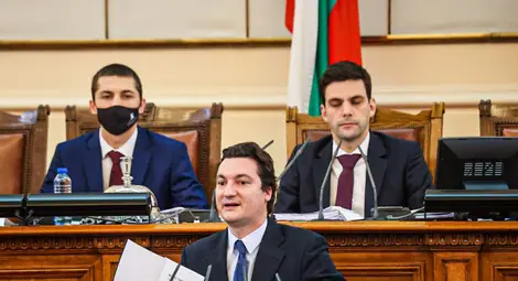 Крум Зарков с призив: Към Конституцията да се отнасяме с уважение и страхопочитание