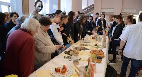 Румънски зелеви сармички и русенски сом приготвиха бъдещи шеф готвачи