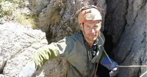 Пещернякът Теодор Кисимов разказва как се стига до дъното на света