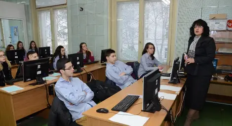 Ученици направиха първи стъпки в компютърната математика Ученици направиха първи стъпки в компютърната математика