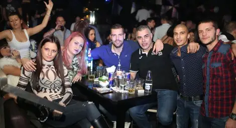 Луков и Ненов празнуват с чалга в Студентски град Луков и Ненов празнуват с чалга в Студентски град