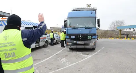 Четири служби проверяваха тирове на Дунав мост