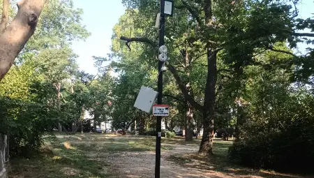 Среднощен вандализъм в Парка на младежта е регистриран от общинското видеонаблюдение /галерия/