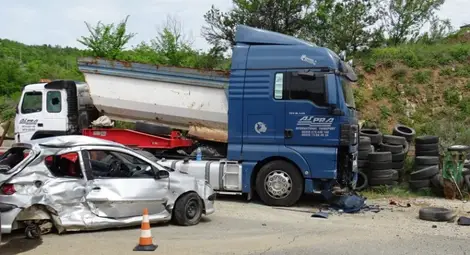 Две деца и жена пострадаха при тежка катастрофа край Благоевград