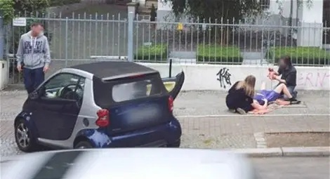 20-годишна роди на паркинг пред супермаркет