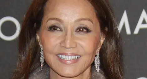 Марио Варгас Льоса напуснал жена си заради майката на Енрике Иглесиас