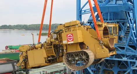 100-тонният плаващ кран &bdquo;Титан&ldquo; разтовари машините за &bdquo;Балкански поток&ldquo;