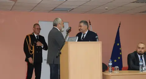 Полицията в Русе отбеляза празника си,  областният управител Драгомир Драганов награди четирима души  от състава на ведомството в крайдунавския град