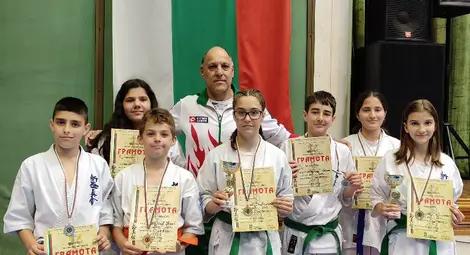 Седем медала от турнир в Габрово за каратистите на Румен Калинов