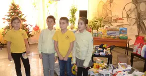 200 семейства на деца от „Любен Каравелов“ събраха помощи за сираците при отец Иван