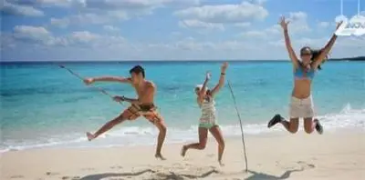 Българско семейство живее в океана от 2 години /видео/