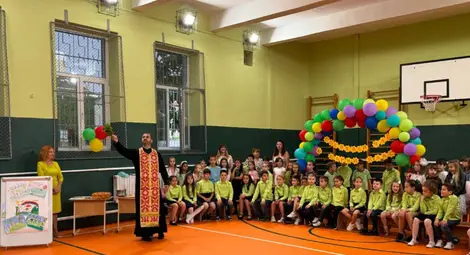 В ОУ &bdquo;Иван Вазов&ldquo; отпразнуваха края на учебната година за първокласниците в ремонтирания физкултурен салон