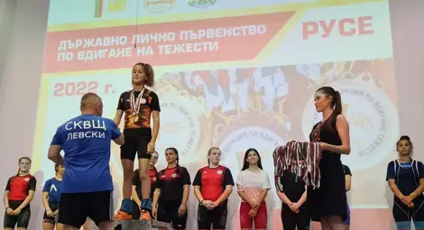 Руслана обра спечели златото в изхвърлянето, изтласкването и в двубоя. 				 Снимка: ТСК &bdquo;Русе&ldquo;