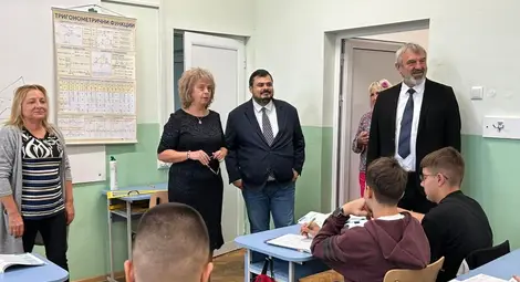 Зам.-министър на образованието за ремонта на &bdquo;Отец Паисий&ldquo;:Заслужава си децата и учителите да минат през трудност в името на това средата да е красива