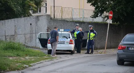 &bdquo;Москвич&ldquo; без спирачки отнесе пешеходец на тротоар