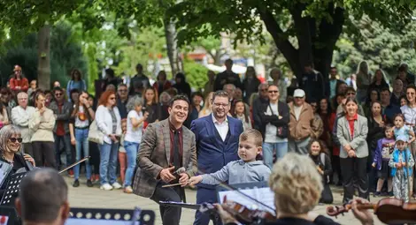 Маестро Найден Тодоров към главния диригент на Русенската опера Димитър Косев: Това е сурова професия и в нея няма място за слаби хора