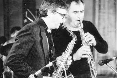 Послепис за Парчето, за когото  небето е и петолиние, и сцена