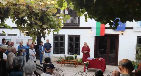 Дунавската задруга на художествените занаяти отбеляза 10 години от основаването си в Русе с изложба и книга