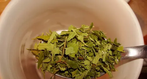 Ученици се друсат с весел чай на купони