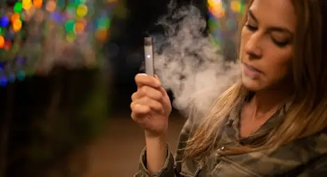 Електронните цигари носят по-малък риск за болести на дихателните пътища