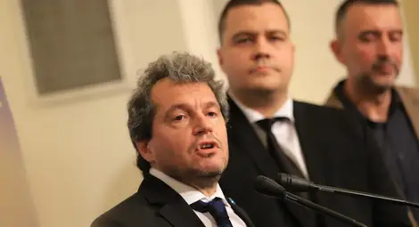 Тошко Йорданов размаха пръст на Иванов и Манолова, обвини в престъпление Асен Василев