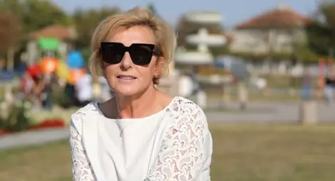 Анелия Нунева Анелия Нунева