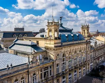 Нов триетажен корпус на Доходното вдигат над подземния паркинг