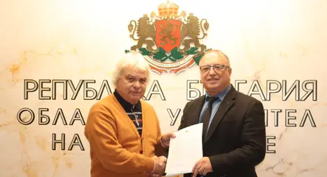 Николай Нанов получи поздравителен адрес от зам. областния управител на Русе Георги Георгиев за дългогодишната си обществена дейност и защитата на патриотични каузи Николай Нанов получи поздравителен адрес от зам. областния управител на Русе Георги Георгиев за дългогодишната си обществена дейност и защитата на патриотични каузи