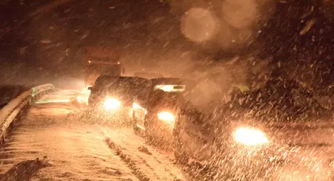 Затруднено движение по пътищата в Северна България заради снега
