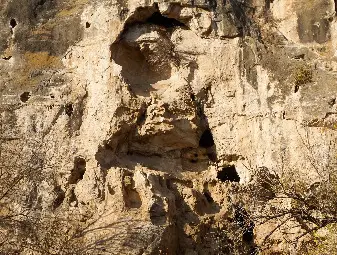 Уредникът от русенския музей Евгени Георгиев представя Беляновския скален манастир Уредникът от русенския музей Евгени Георгиев представя Беляновския скален манастир