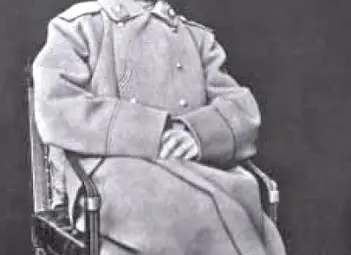 Видимо изтощеният от трeската Император Александър II по време на пребиваването си в лагера в с. Горна Студена.