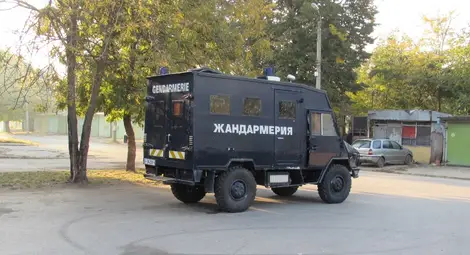 Жандармерията в Тракцията залови шофьор без книжка на бус без номера