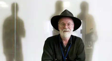 В памет на Тери Пратчет: 10 мъдри мисли от писателя