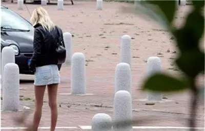 Видеокамери засекли похотлив училищен директор с ученичка