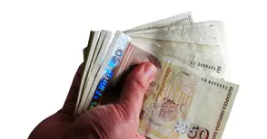 Работещите се топят с над 1200 за година