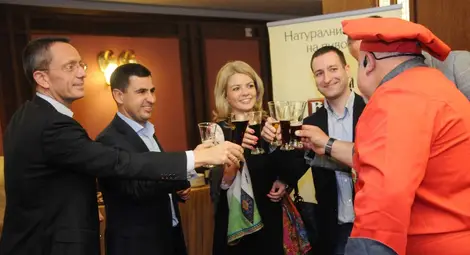 Приятели на пивото откриха сезона на тъмната бира