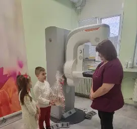 500 мартенички с послание за надежда озариха Комплексния онкологичен център в Русе