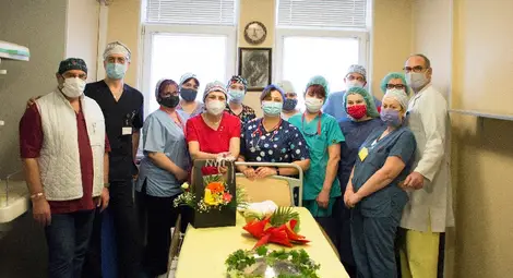 Екипът на родилното отделение в УМБАЛ &bdquo;Медика Русе&ldquo; за първи път празнува без гости, но удовлетворен от постигнатото през годината.    Снимка: &bdquo;Медика Русе&ldquo;