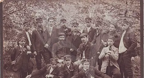 Даме Груев с учениците си от Щипското българско училище, 1894 г.