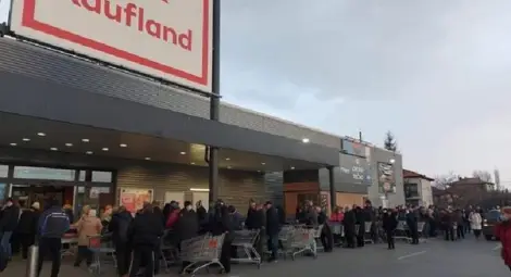 "Кауфланд" отменя промоция на олио след огромните опашки в събота "Кауфланд" отменя промоция на олио след огромните опашки в събота