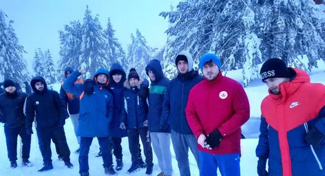 Борците от &bdquo;Юнак&ldquo; тренират в снега на Белмекен