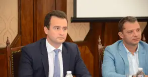 Делян Добрев и зам.-министър Нанков дават старт на санирането в Русе