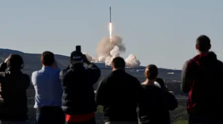 SpaceX изстреля телекомуникационни спътници от ново поколение