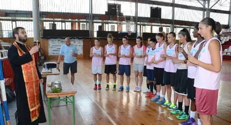 Диригентка от чужбина идва на проби в &bdquo;Дунав 8806&ldquo;