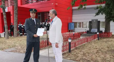 С поднасяне на венци и цветя в Русе почетоха паметта на загиналите пожарникари