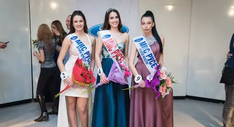 18-годишната Деница е новата кралица на красотата в Русе