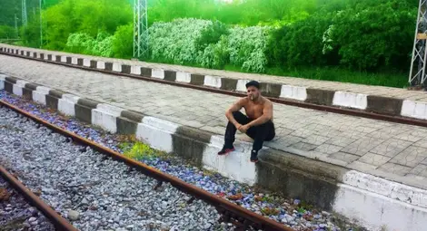 Азис го закъса &ndash; прибира се с влак в София /галерия/