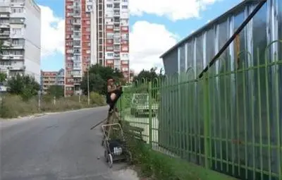 Мъж се наниза на ограда след опит за кражба във Варна Мъж се наниза на ограда след опит за кражба във Варна